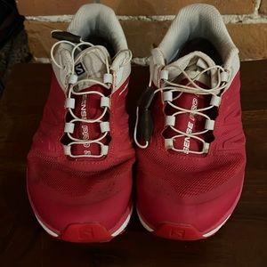 Salomon trail shoe women’s US6